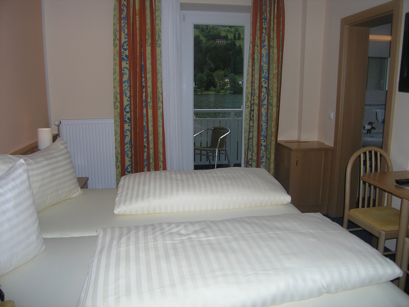 strandhotel-burgstaller-feldsee-15.JPG