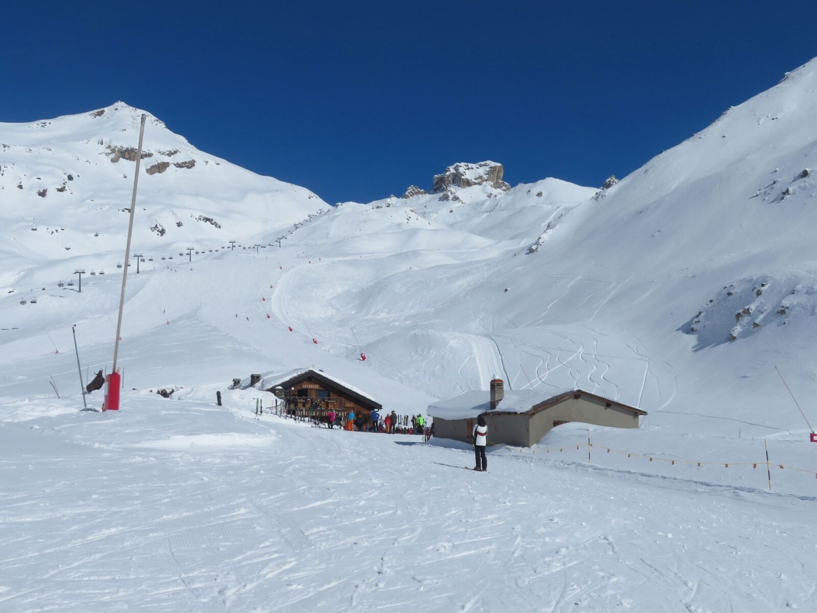 Valtournenche, háttérben a Bec Carré felvonó