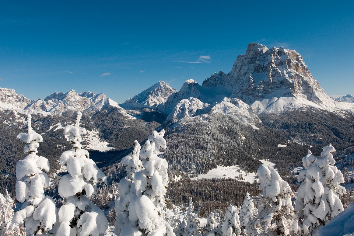 Monte-pelmo-dopo-una-nevicata-fotoriva.jpg