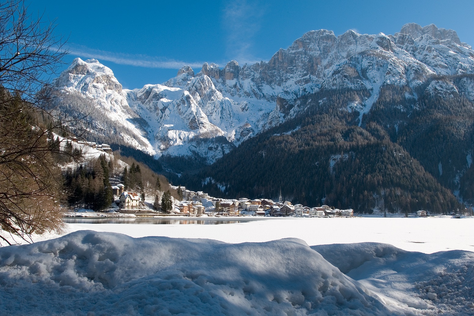 alleghe-con-lago-ghiacciato-fotoriva.jpg