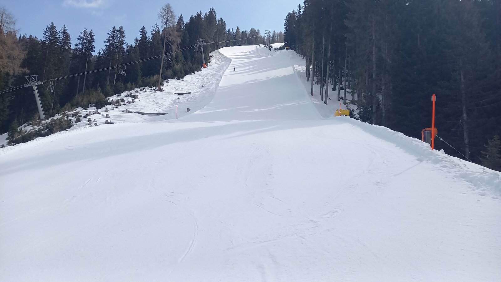 A völgybe vezető fekete pálya