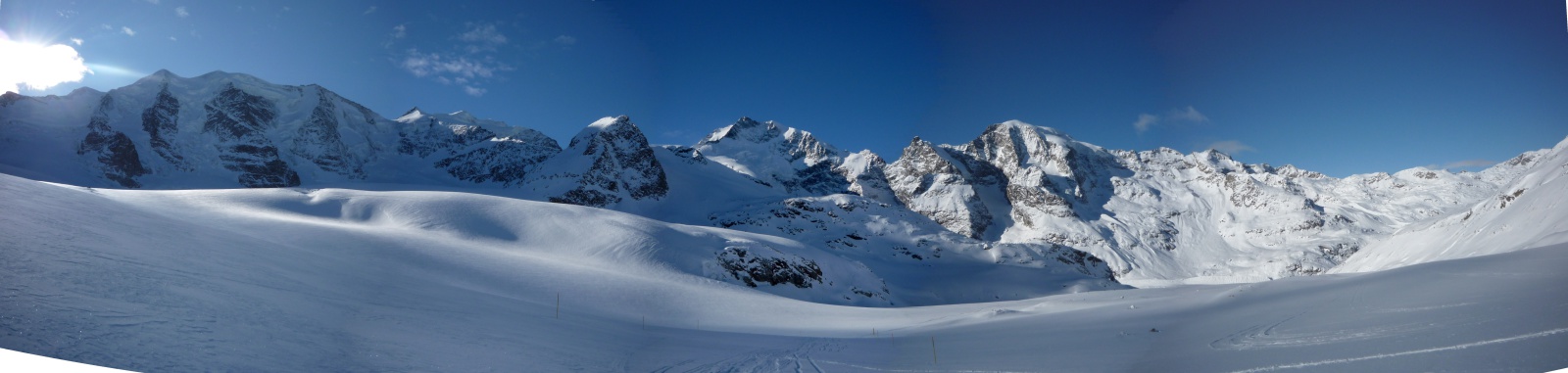 A Bernina-hegység a Pers-gleccserről: Piz Palü (3905 m), Bellavista (3893 m), Piz Bernina (4049 m) és a Piz Morteratch (3751 m)