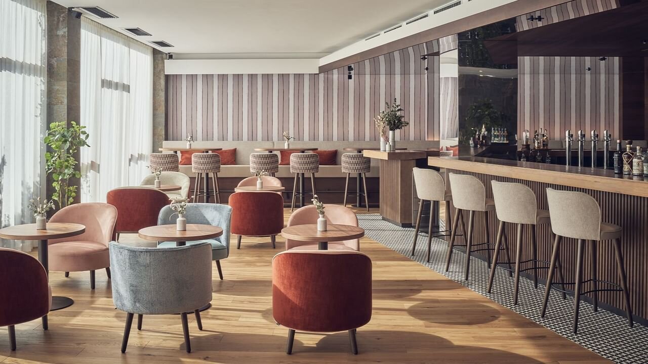 falkensteiner-hotel-spa-carinzia-bar.jpg