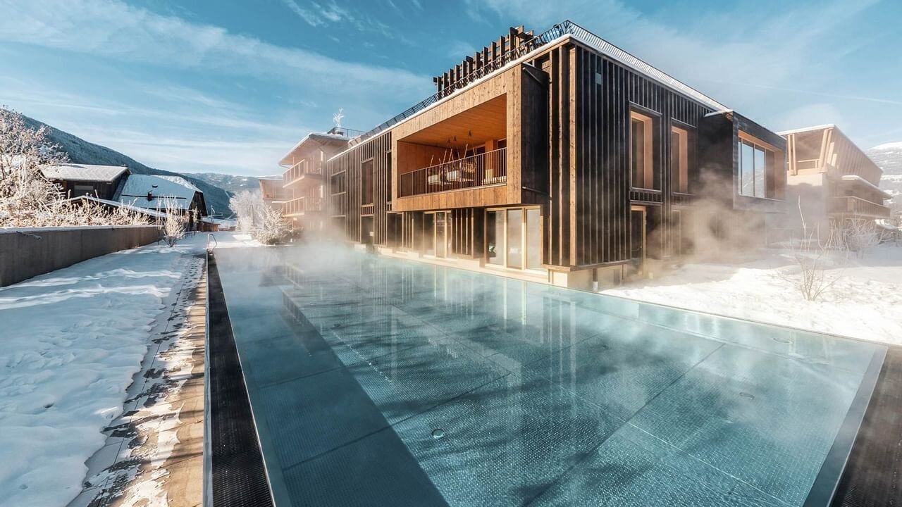 falkensteiner-hotel-kronplatz-acquapura-spa-pools.jpg