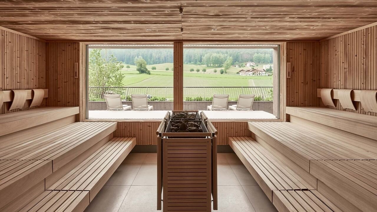falkensteiner-hotel-kronplatz-acquapura-spa-sauna.jpg