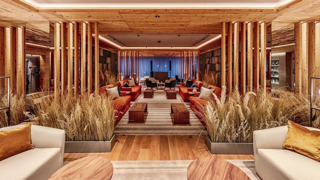 falkensteiner-hotel-kronplatz-lobby-2.jpg