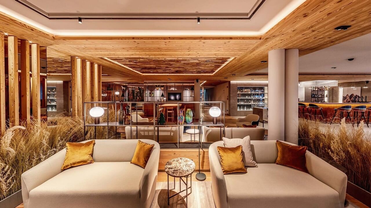 falkensteiner-hotel-kronplatz-lobby.jpg