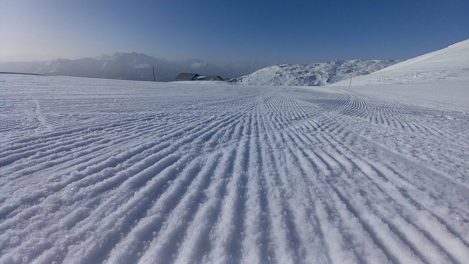 Jól ratrakolt pályák fogadtak