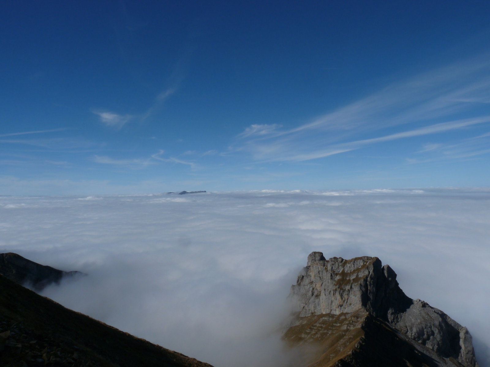 hátul az a Pilátus(2132m)