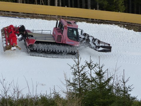 Semmering-Pistengeraet-Familypiste-14.12.2015.jpg