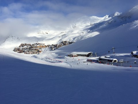 Val Thorens - 32 ajróért kiterjesztik a Les Sybelles bérletet, ezáltal az ember Európa egyik legfinomabb terepén is kipróbálhatja tudományát és nem bánja meg!