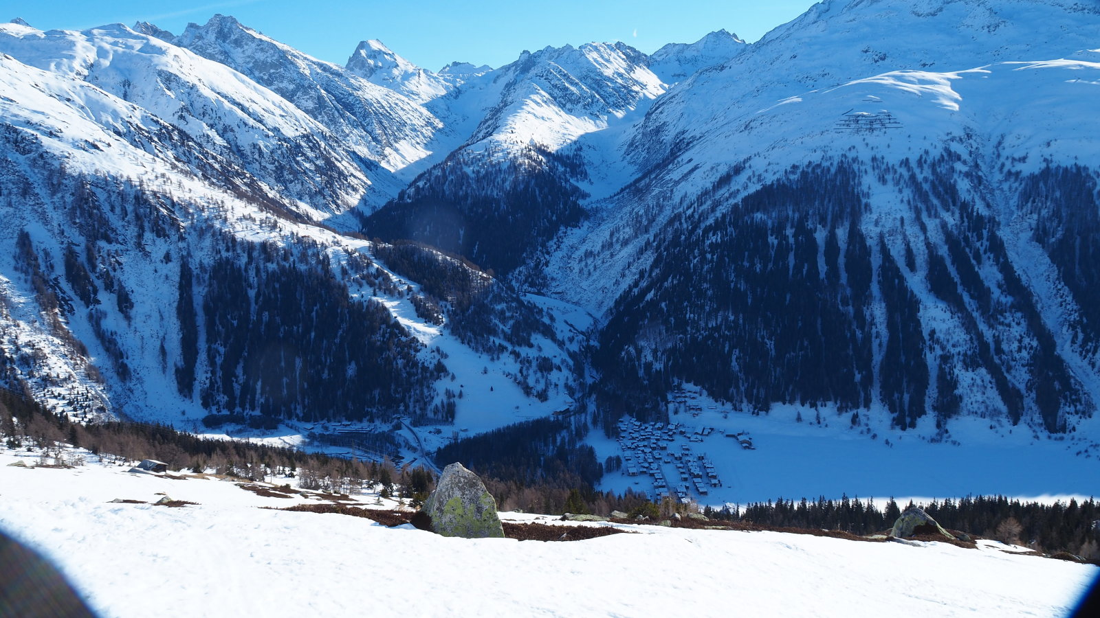 Oberwald a falu ahonnan indultam még 11 óra után is árnyékban volt