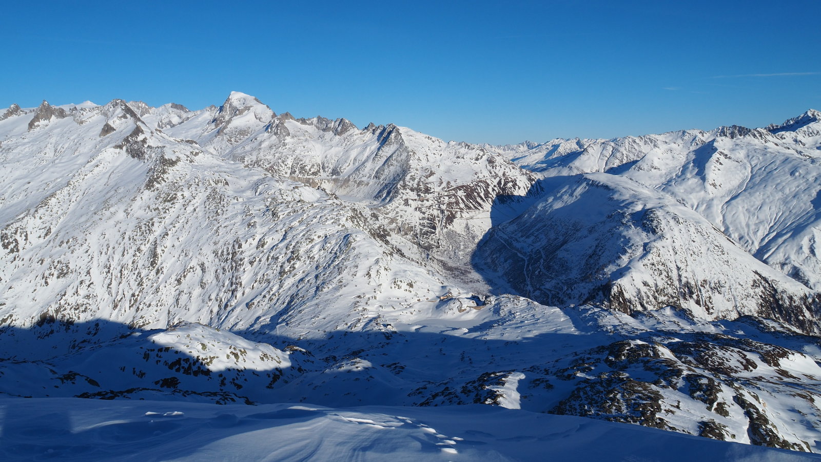 Grimsel pass, Totensee, szemben a Furka hágóút