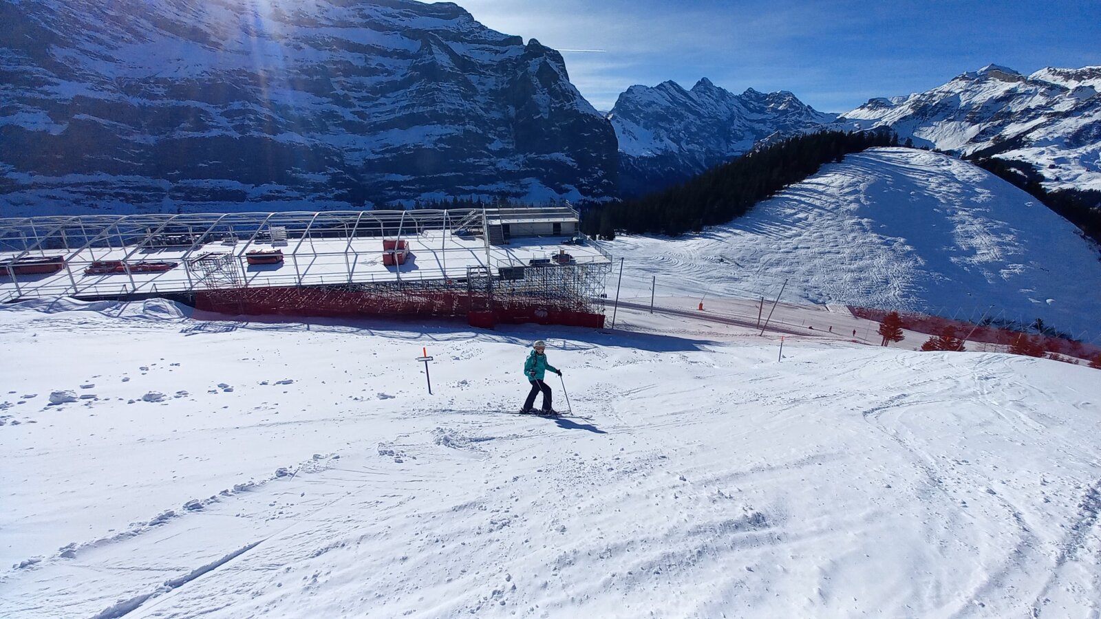 Már szerelik a nézőteret a jan 16-18 versenyre