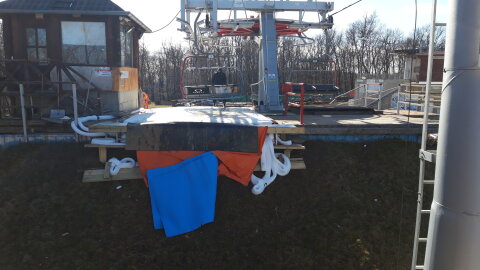 A 4-üléses kiszállója alá hűtő csövezve.