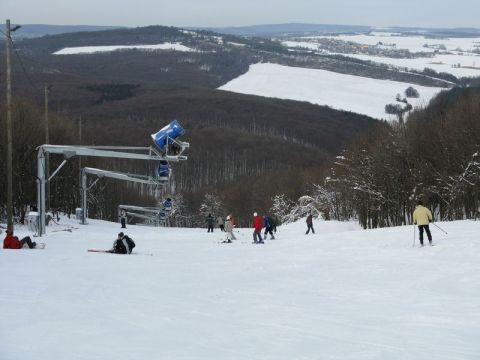 hóágyúk sora az 1-es pálya mentén
