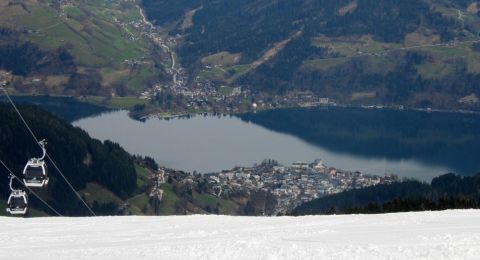 gondola-with-the-lake.jpg