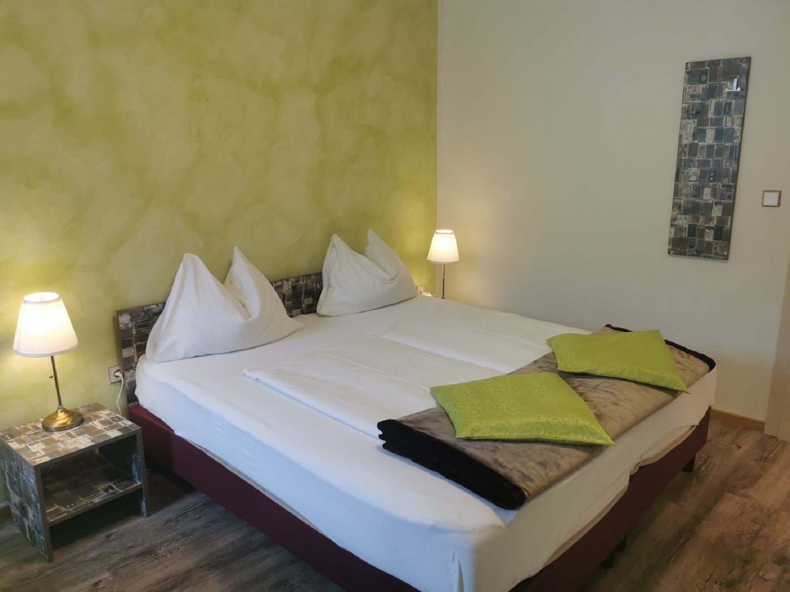 2-Bett-Zimmer-5.jpg
