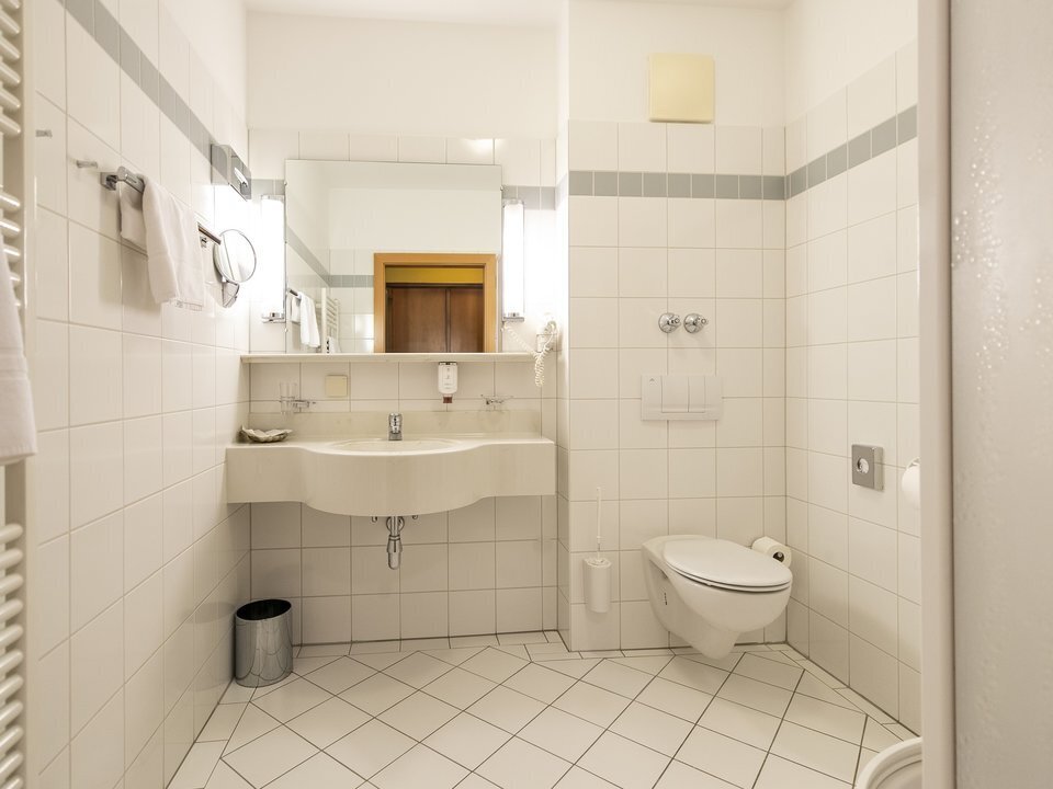 csm-Hotel-EZ-4-Bad-Hotel-Lercher-f91de46981.jpg