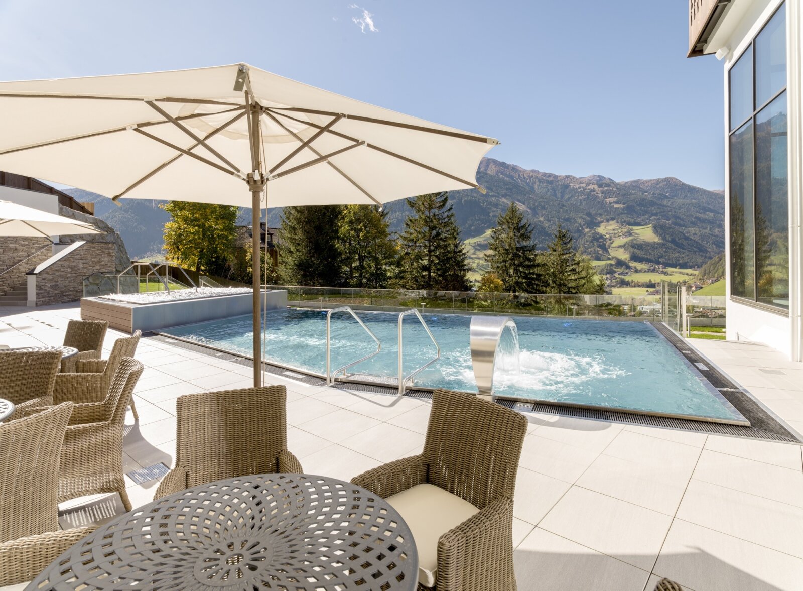 Outdoor-Pool-klein.jpg