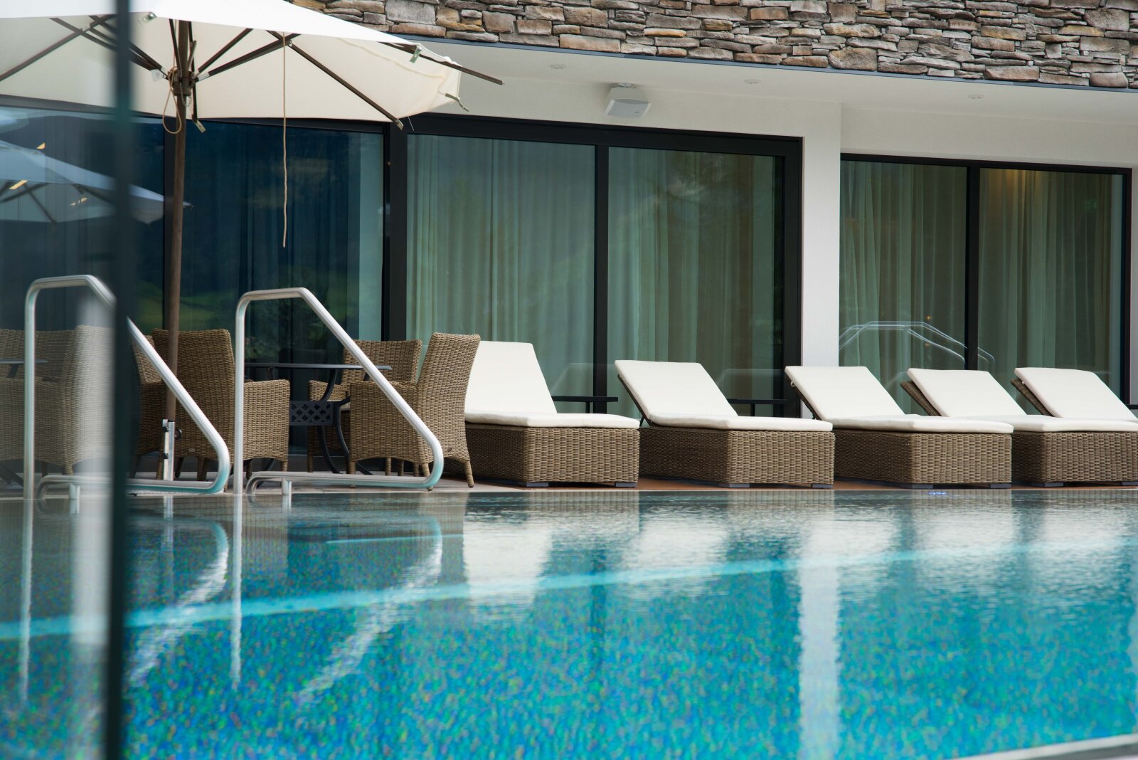 Outdoorpool-mit-Aussicht-4.jpg