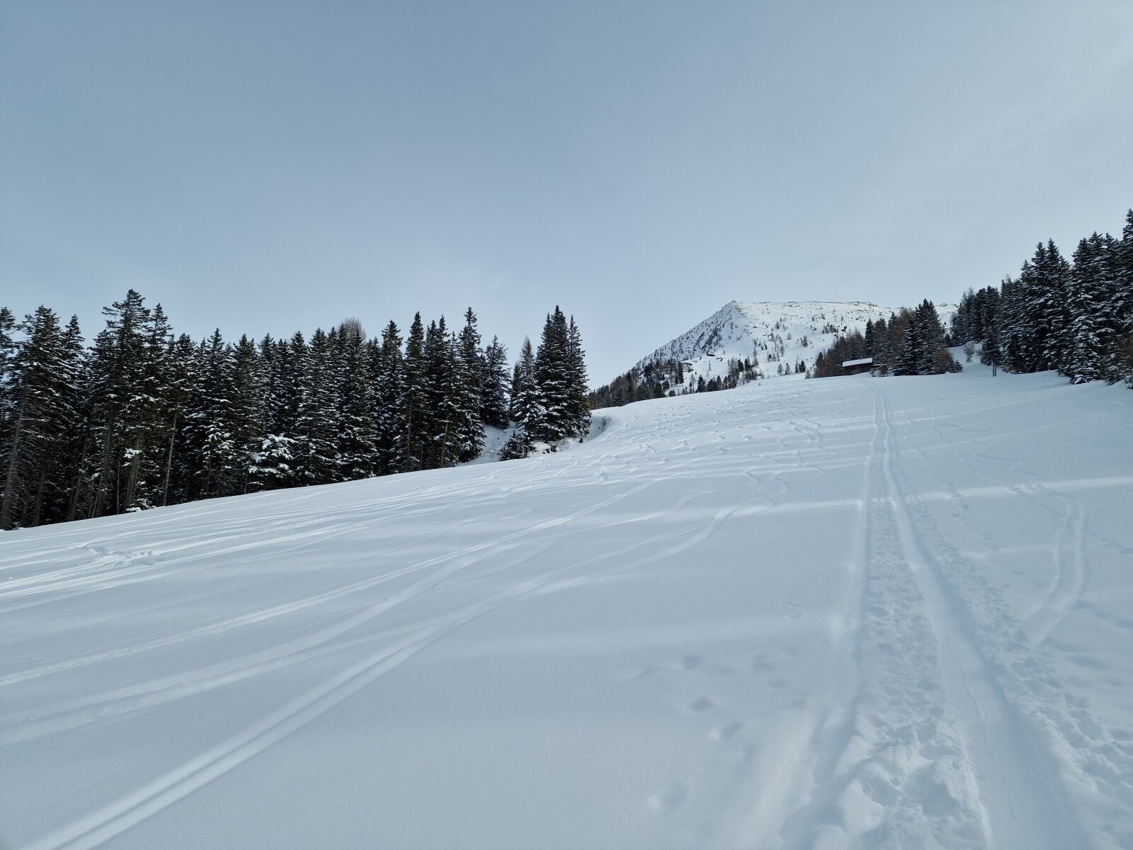 Innen a sípályán mentem tovább, ahol már volt nyom.