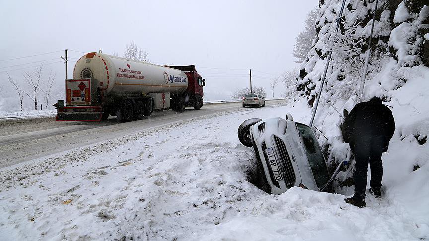 A havazás fennakadásokat okozott a közlekedésben 