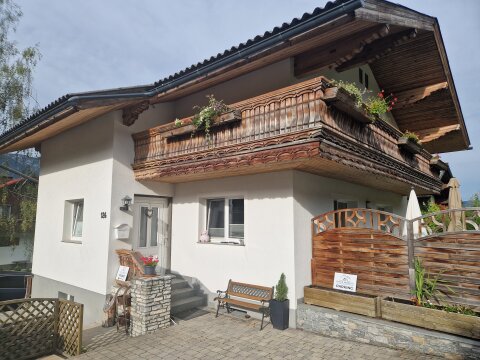 hausmontis-bejarat.jpg