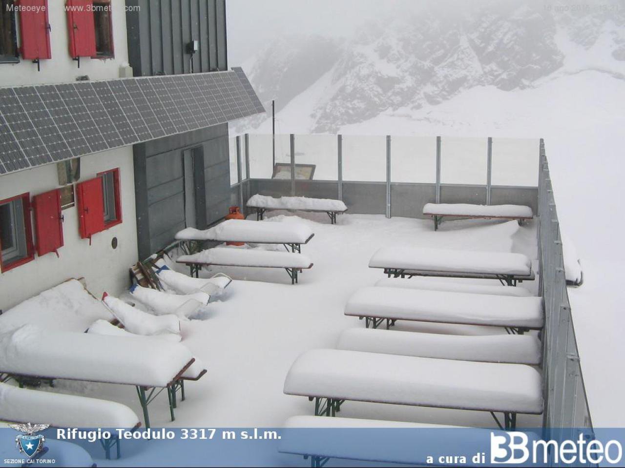 Teodulo menedékház (3317 m) webkamera, Aosta-völgy, Olaszország