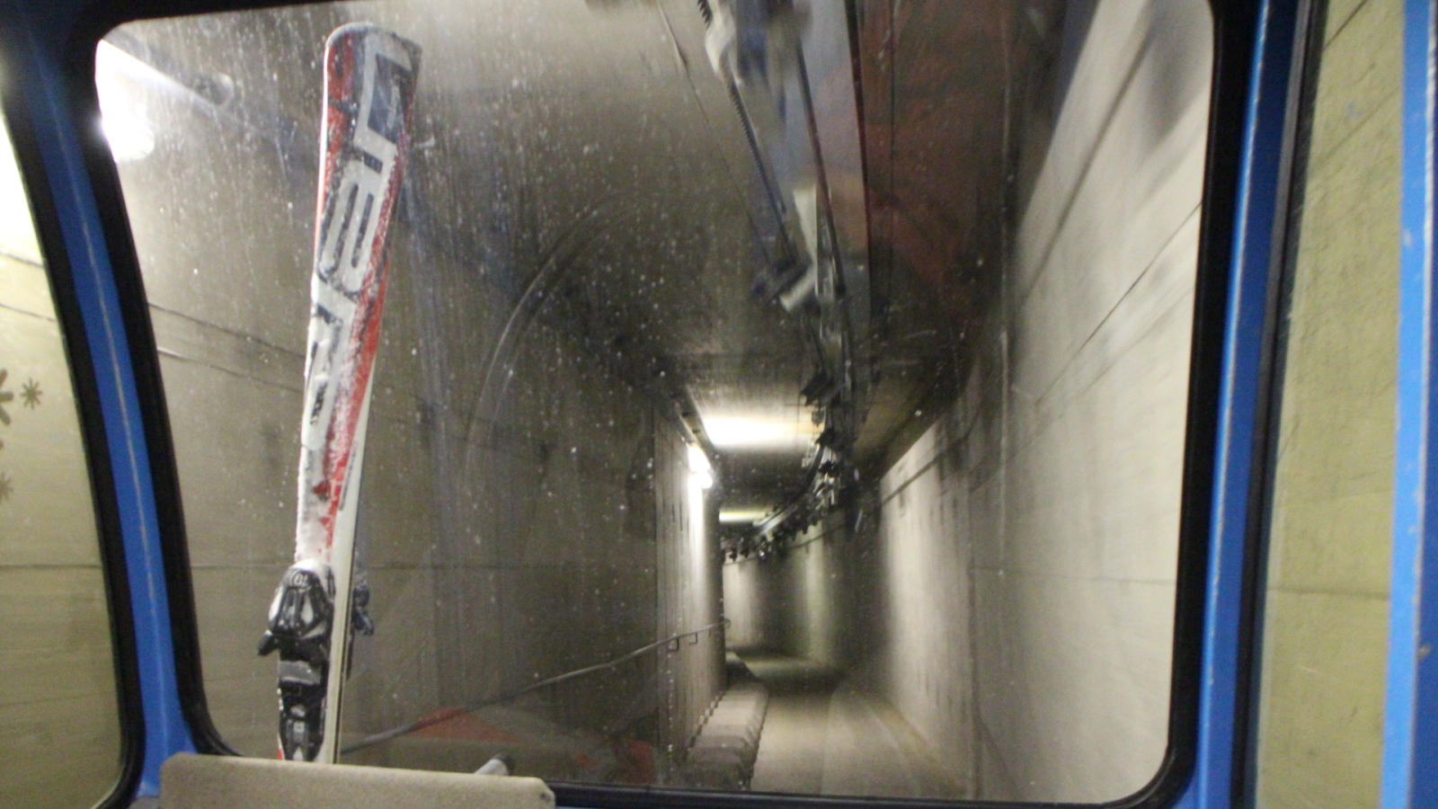 Utazás az alagútban a Tunnelbahnnal