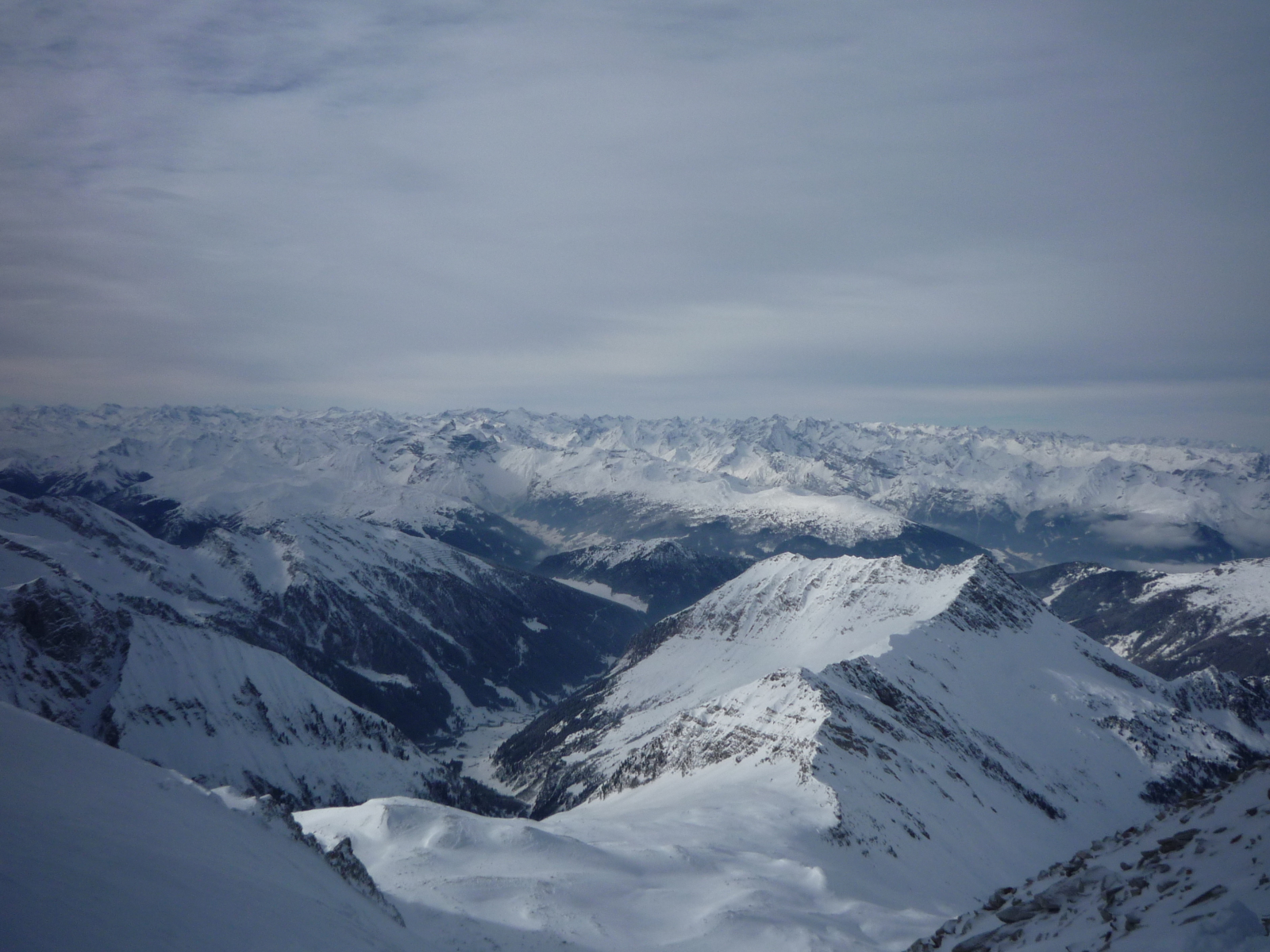 Kilátás a Stubai-Alpok irányába az Olperer lábától