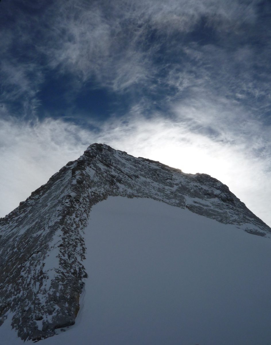 A környéket uraló hegy, az Olperer (3476 m)