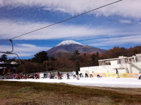 Már most havas a Fudzsi teteje a háttérben