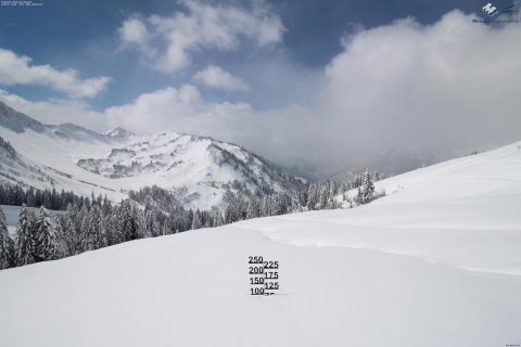 Furkajoch-hágó környéke (Vorarlberg) a havazás utáni webkamera képen (Forrás: Wetterring Vorarlberg)