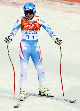 Az osztrák Matthis Mayer, miután aranyérmet nyert a 2014-es szocsi téli olimpia alpesisí-versenyeinek férfi lesiklásában a Krasznaja Poljana-i Roza Hutor Síközpontban 2014. február 9-én. MTI Fotó: Illyés Tibor