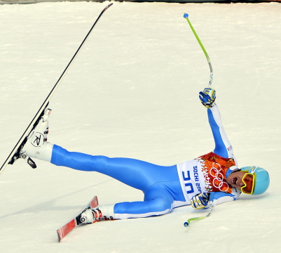 A második helyezett olasz Christof Innerhofer célba ér a 2014-es szocsi téli olimpia alpesisí-versenyeinek férfi lesiklásában. MTI Fotó: Illyés Tibor