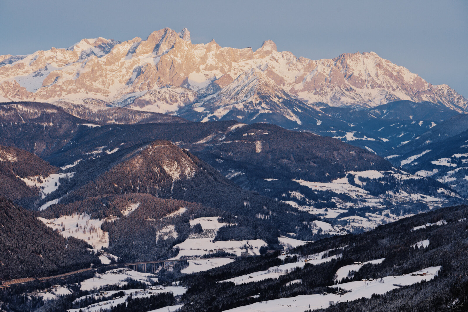 Kilátás keleti irányban a Dachstein felé