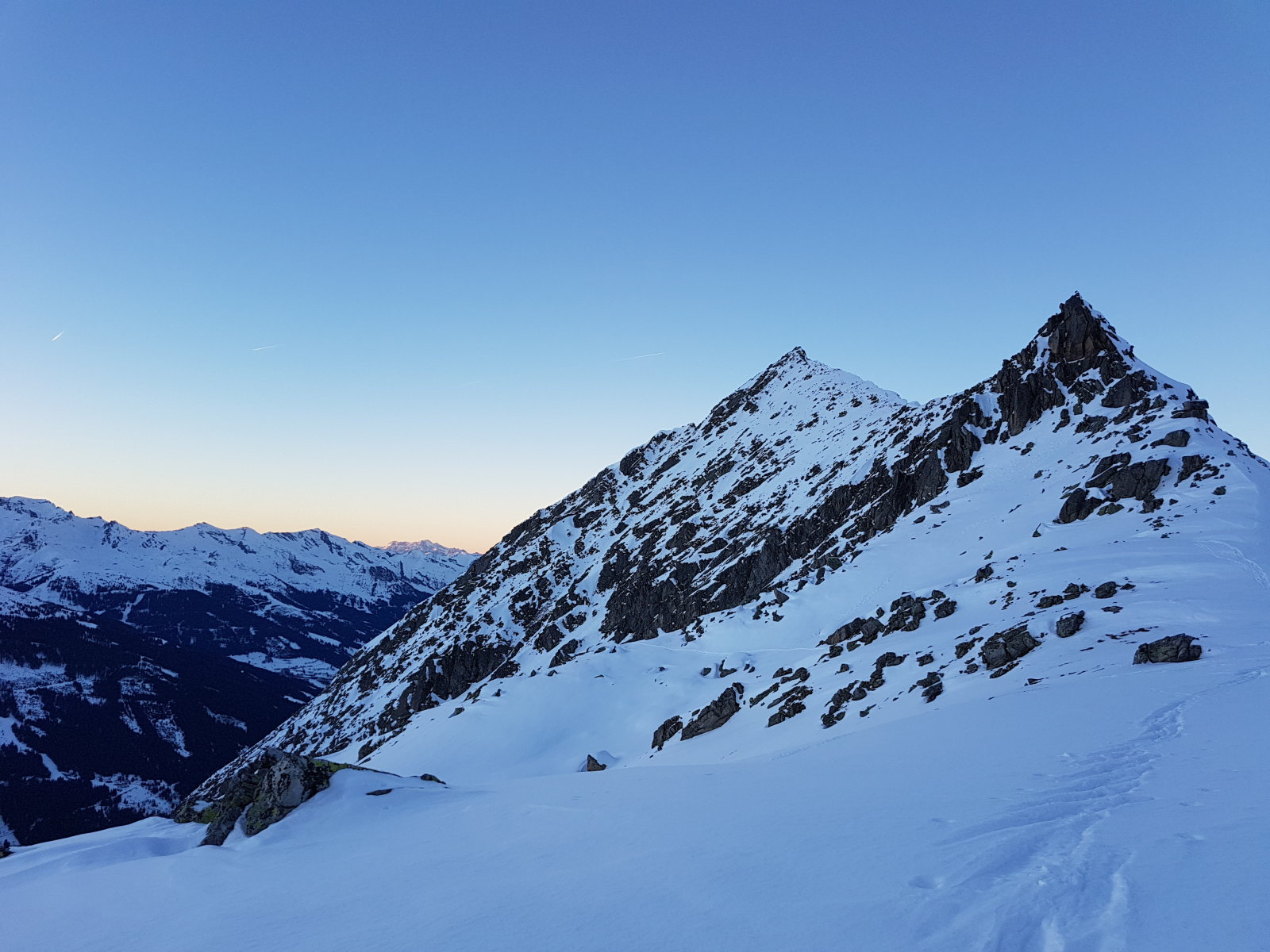 A baloldali a Graukogel-csúcs