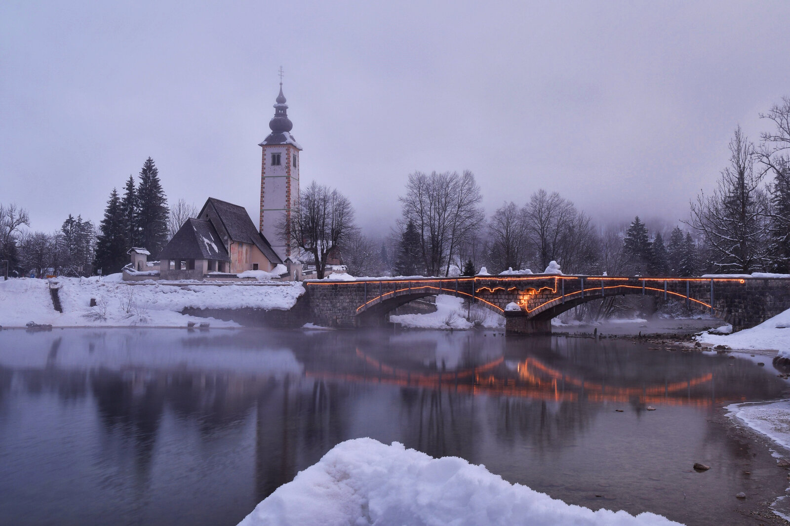 Hotel-Jezero-HOLIDAY.jpg