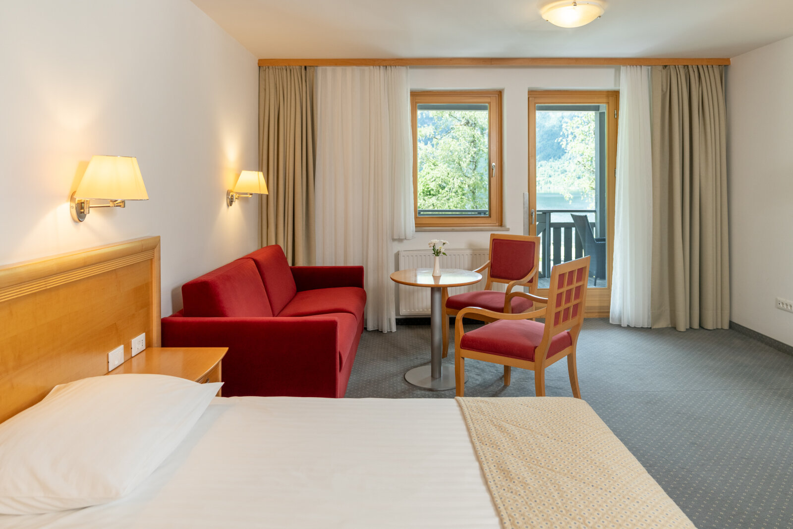 ROOM-DE-LUXE-1.jpg