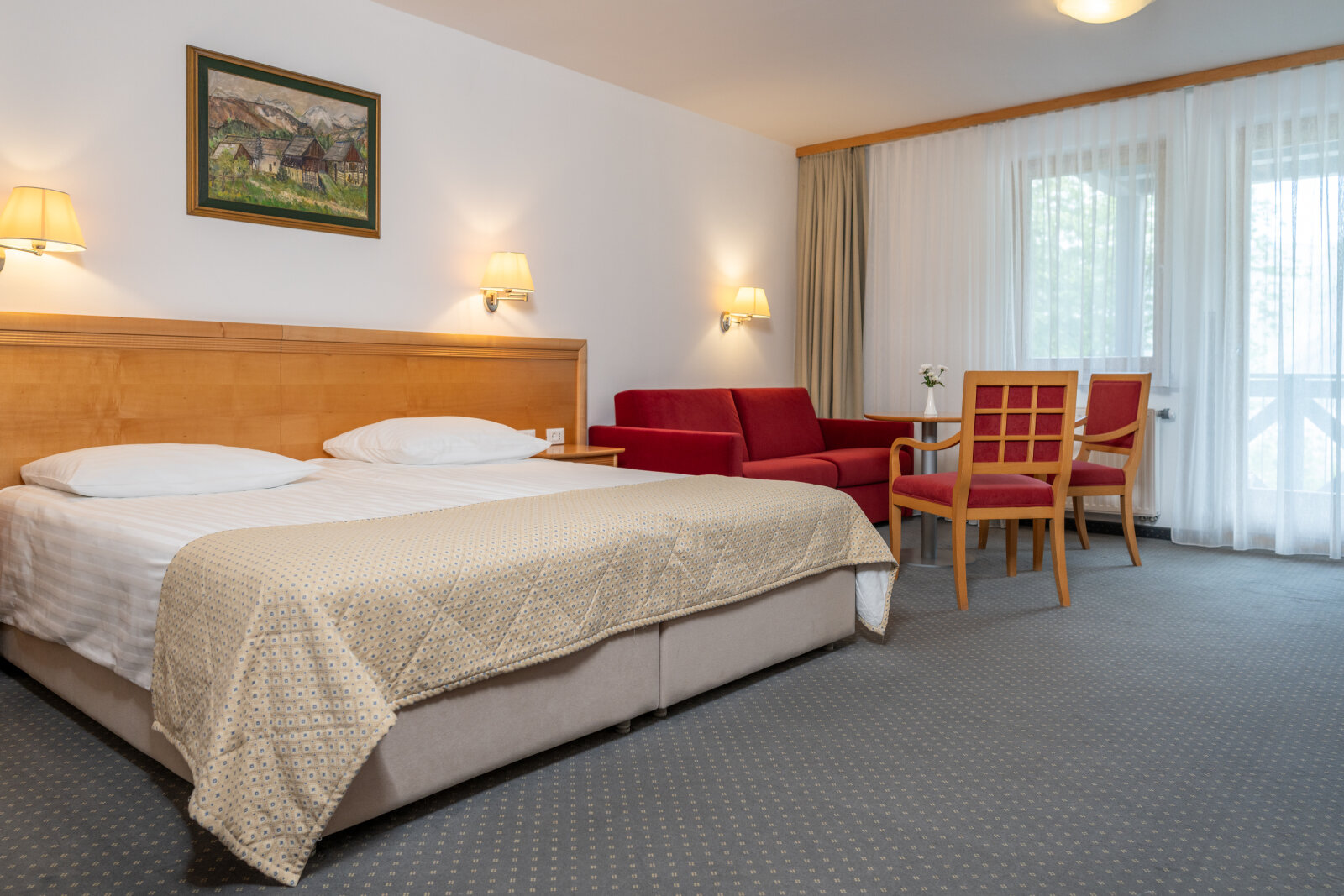 ROOM-DE-LUXE.jpg