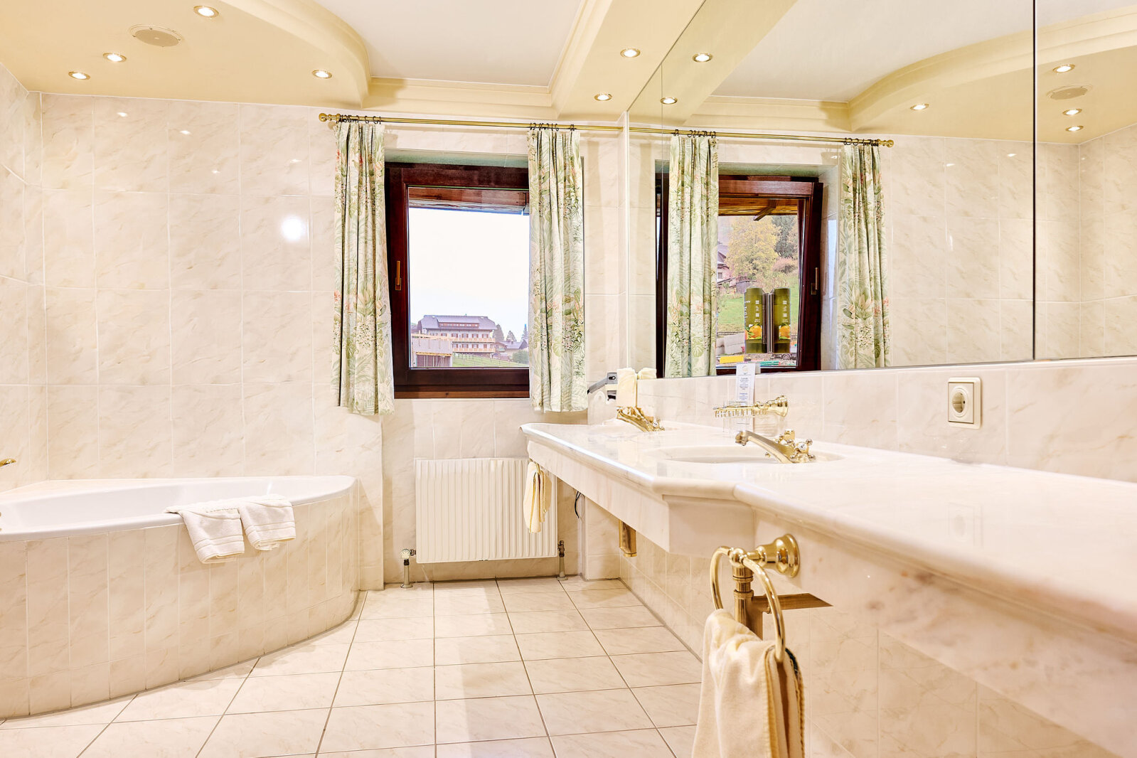 -JHP9861-HDR.jpg