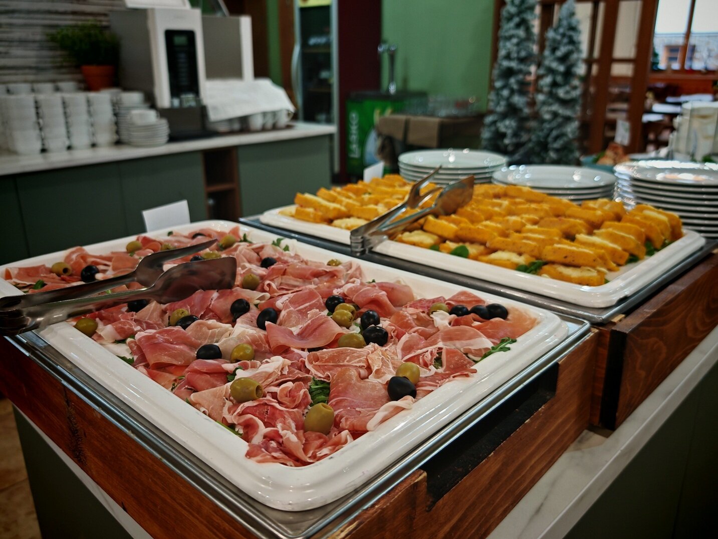 Étterem a szomszédos Bolfenk házban