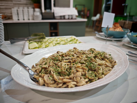 Étterem a szomszédos Bolfenk házban