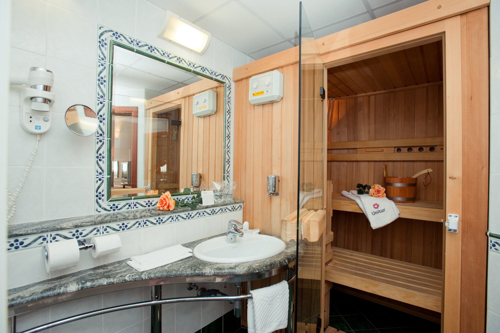 Terme-Zrece-Hotel-Vital-suite-relax-saunainbathroom.jpg