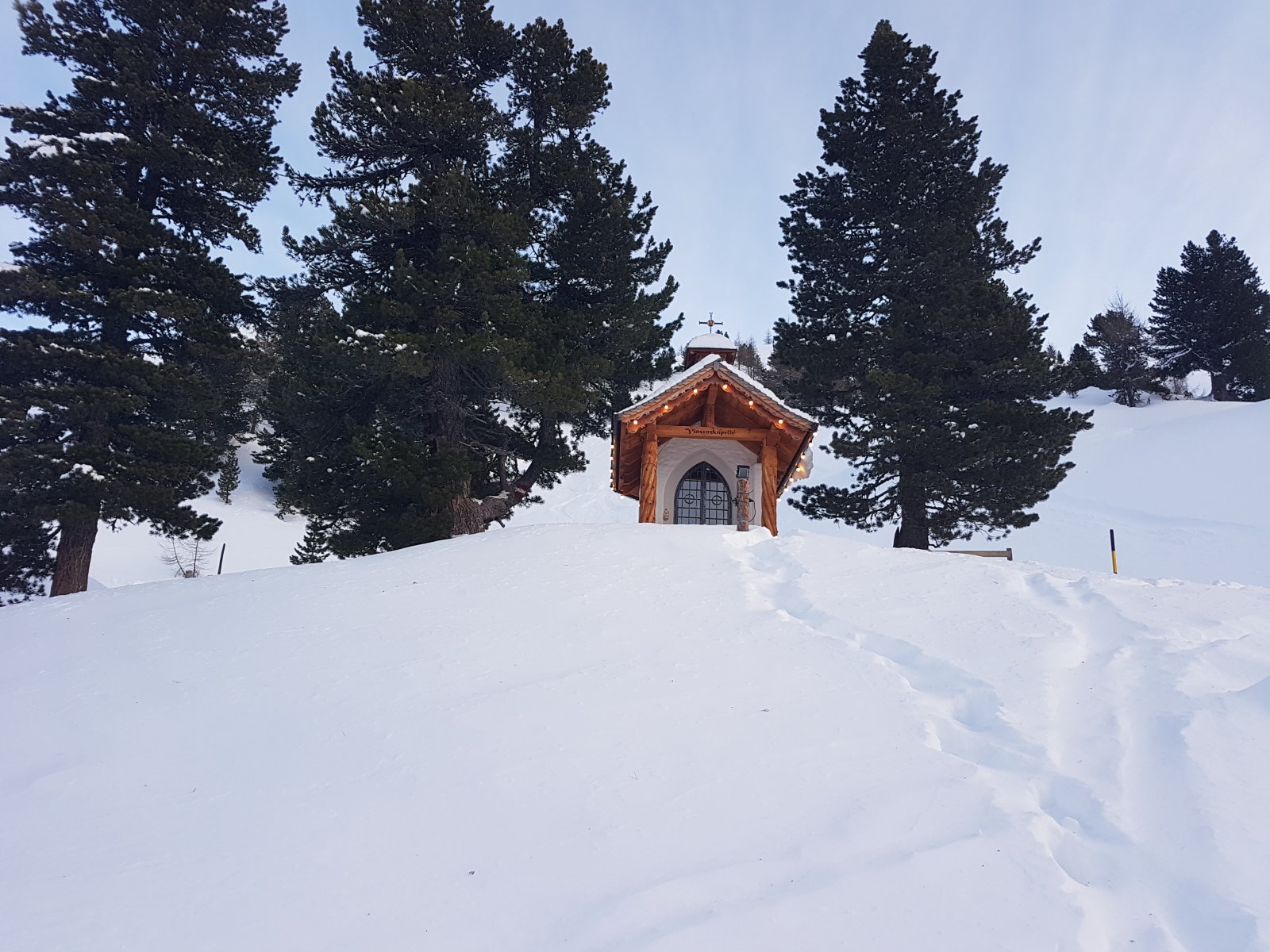 A kis kápolna a hütte mellett