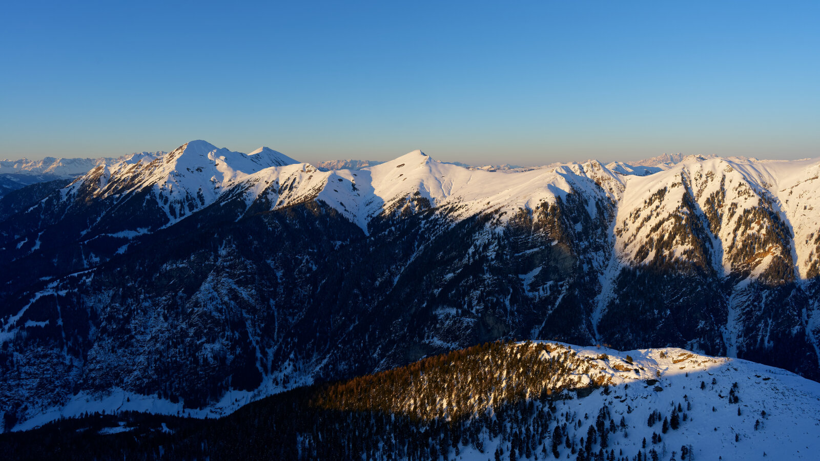 Kilátás északra, a Kötschachtal felé