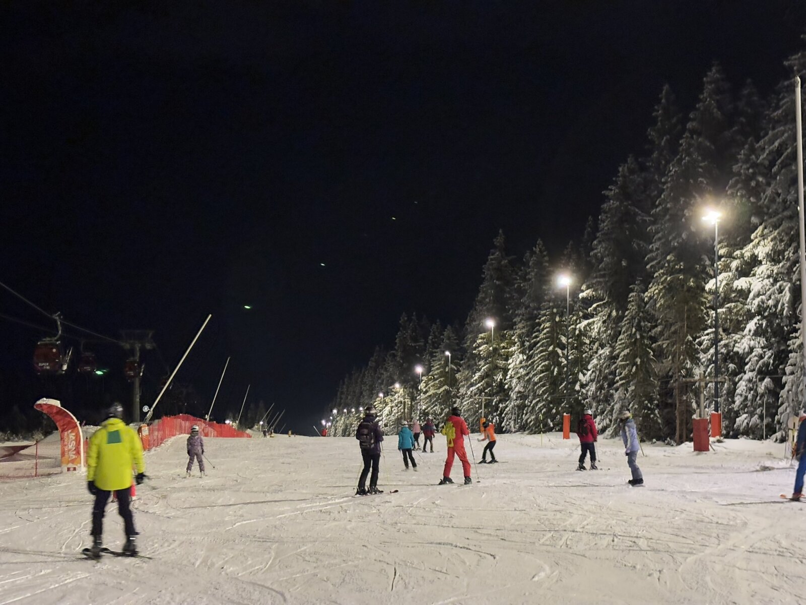 Esti síelés, kivilágított pályán (4 km)