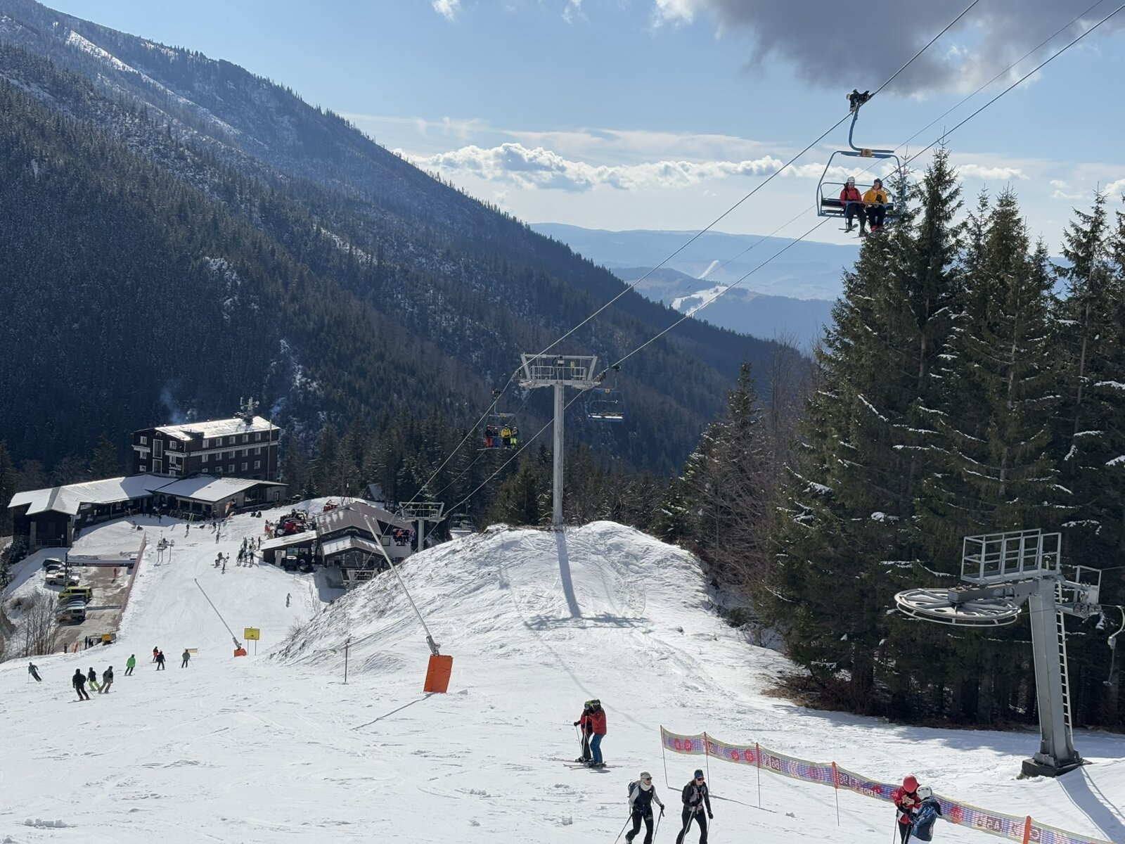 Verőfényes napsütés Chopok déli oldalán (Kosodrevina)