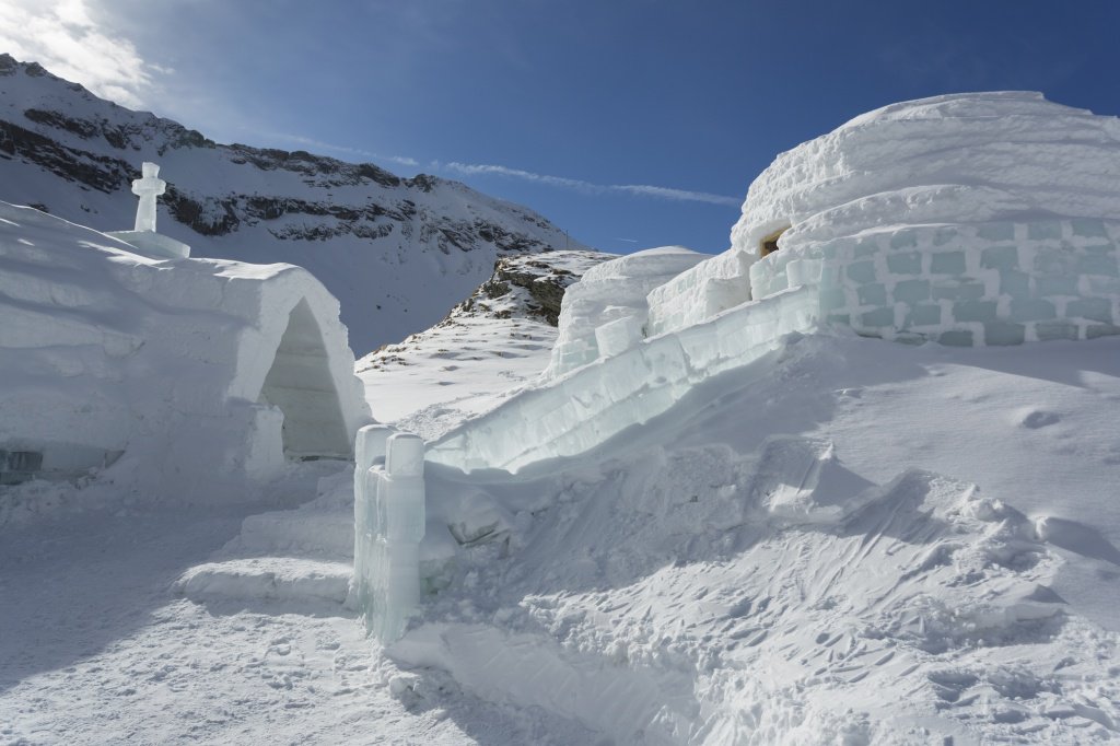 Iglu és jégtemplom is épül a hotel mellett | Fotó: www.hotelofice.com